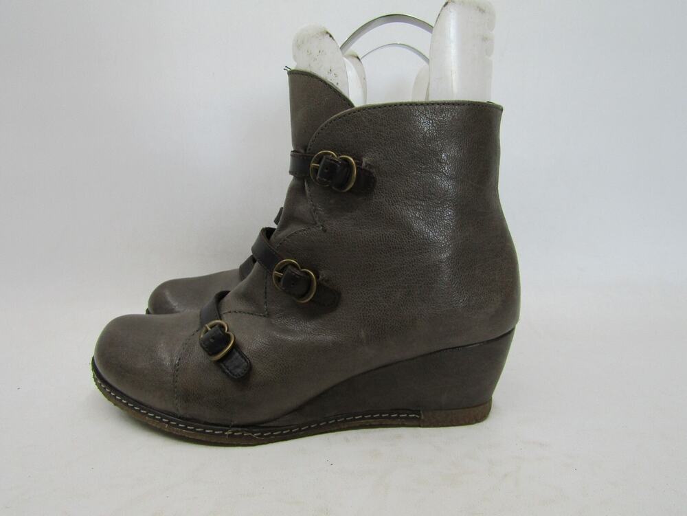 Eric Michael Women Sz 38 EUR Brown Leather Zip Buckle Wedge Ankle Fashion Boots